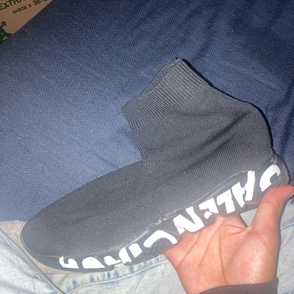 size 42 i bought them for 1200 - Picture 2 of 4